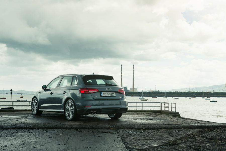  Audi A3 Sportback 2.0 TFSI S-Line (8V) 2016 года  (UK) (фото 2 из 10)